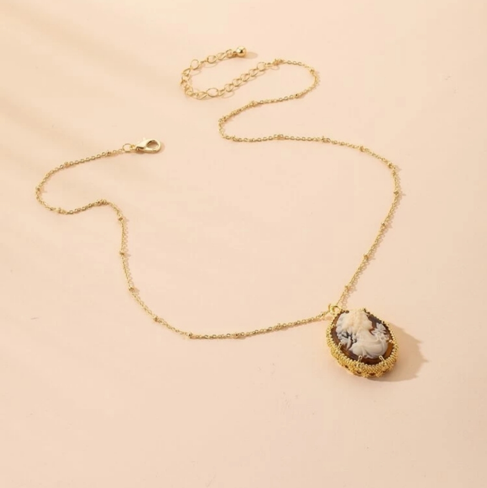 *Opal* Cameo Necklace - Picture 2 of 3